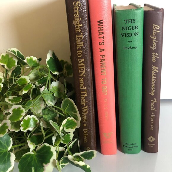 Four Hardcover Books Vintage Home Decor Classic Shabby Chic - Picture 4 of 4